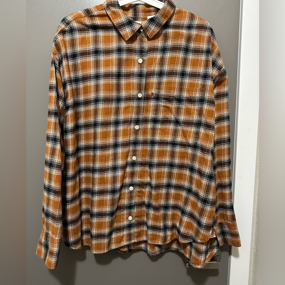 Levis shirt for women.